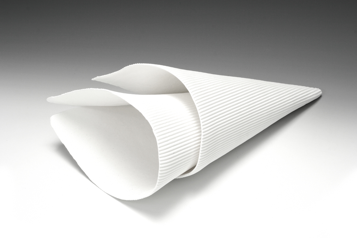 Titania Henderson, Untitled 7, 2006, bone china, 26.0 x 19.0 x 10.0 cm, private collection.