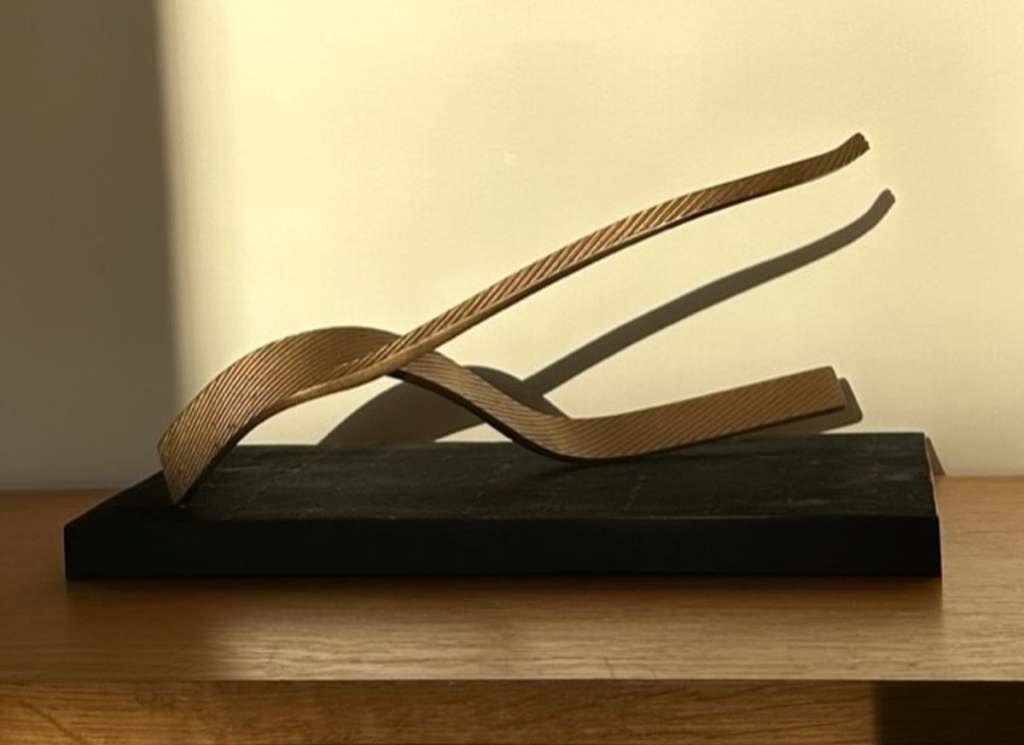 Titania Henderson, Rhythm, 2023, bronze, 15.0 x 31.0 x 16.0 cm